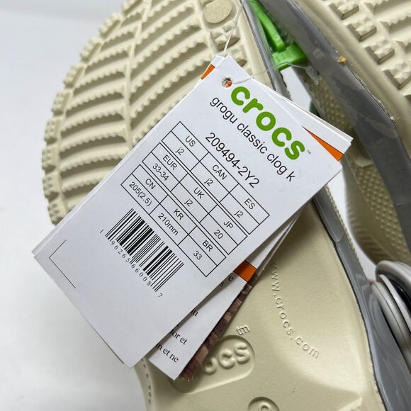 New Crocs Star Wars Baby Yoda Mandalorian Classic Clogs with Jibbitz Sz J2 - Picture 11 of 12